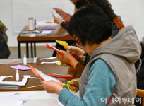 [포토] 알록달록 한지로 만드는 작품