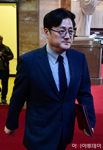 [포토] 여야 원내대표 회동 마친 홍익표 민주당 원내대표