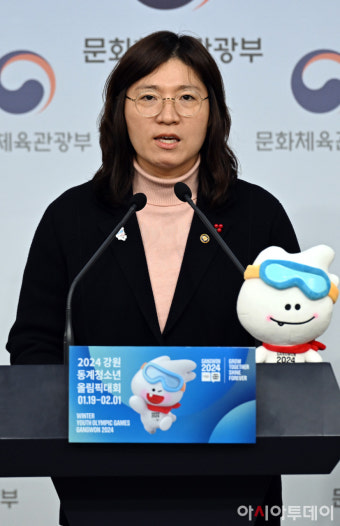 [포토] 브리핑하는 장미란 차관