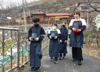 DL이앤씨, 서울 서대문구 개미마을서 사랑나눔 연탄 봉사활동