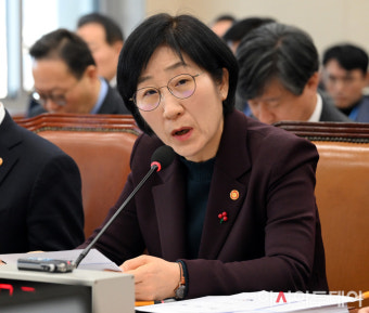 [포토] 답변하는 한화진 장관