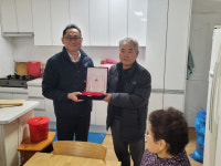 김완규 위원장, 주민들로부터 연이은 감사패 수상