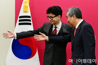 [포토] 한오섭 대통령실 정무수석 접견하는 한동훈 비대위원장