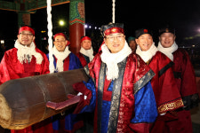 [포토] 갑진년 새해 경주시 신라대종 타종