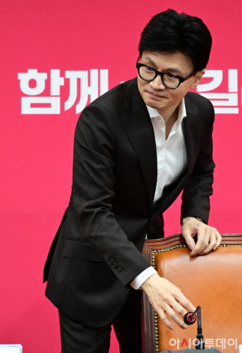 [포토] 비대위 참석하는 한동훈 비상대책위원장