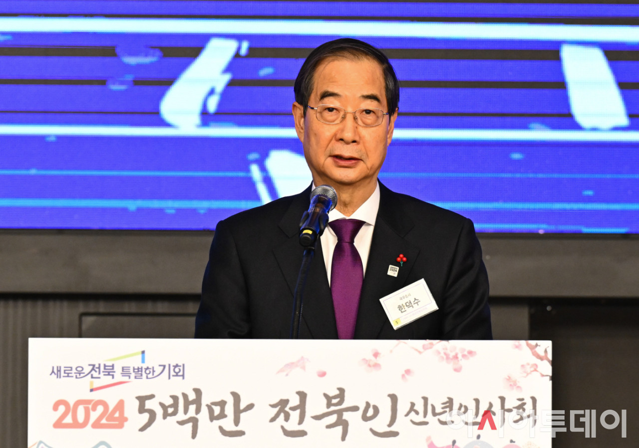 한덕수 국무총리, 코로나19·독감 예방접종 완료로 고령층 백신 독려