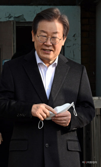 이재명, 피습 8일만에 퇴원…