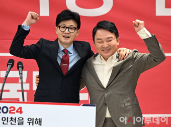 [포토] 손들어 인사하는 한동훈·원희룡