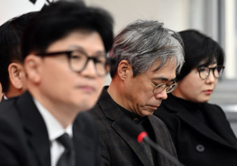 '마리앙투와네트 비유' 김경율 사과에도 거취 어떻게?