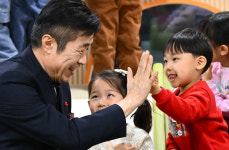 [포토] 서리풀노리학교서 아이들과 함께하는 전성수 서초구청장