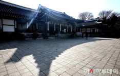 [포토]한옥을 따뜻하게 하는 입춘의 햇살