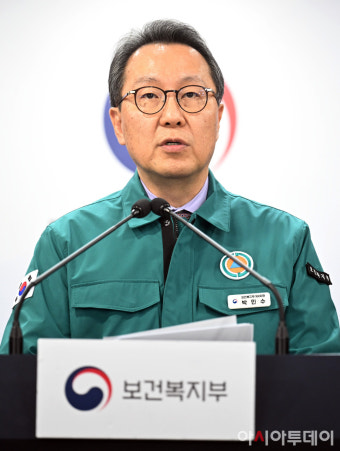 [포토]의사 집단행동 중앙사고수습본부 브리핑하는 박민수 차관