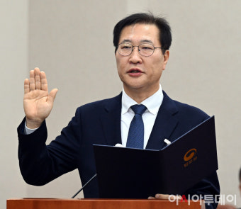 [포토] 선서하는 박성재 법무장관 후보자