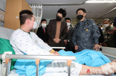 [포토] 국군대전병원 찾아 장병 위문하는 한동훈 비대위원장