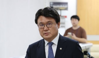 황운하, 총선 불출마 기자회견 하려다 취소…