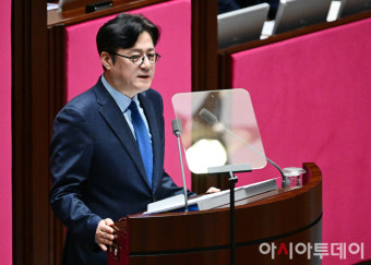 [포토] 홍익표 원내대표 '기후위기와 저출생 여야 협력으로 풀 수 있어'