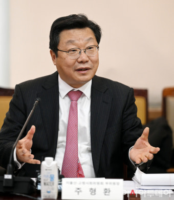 [포토]인사말하는 주형환 부위원장