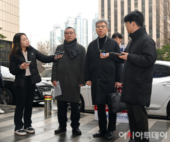 [포토] 김택우 의협 비대위원장, 경찰 조사 출석