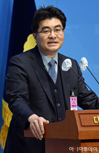 [포토] 기자회견하는 방재승 서울의대 비대위원장