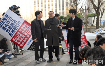 [포토] 경찰 출석하는 박명하 의협 조직강화위원장