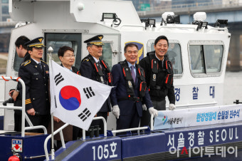 [포토] 한강경찰대 순찰정 탑승한 오세훈 시장