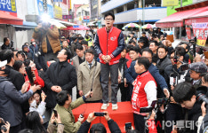 [포토] 한동훈 당진전통시장 찾아 지지 호소