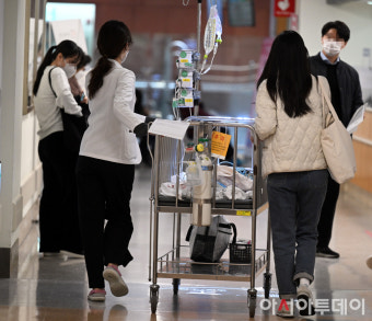 [포토]정부와 의대교수의 팽팽한 대립, 환자들은?