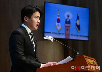 [포토] 긴급 기자회견 갖는 오영환 새로운미래 총괄선대위원장
