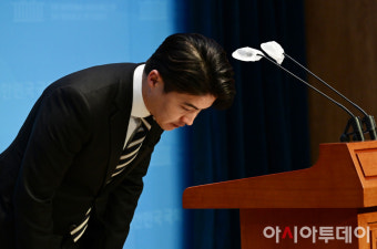 [포토] 인사하는 오영환 총괄선대위원장