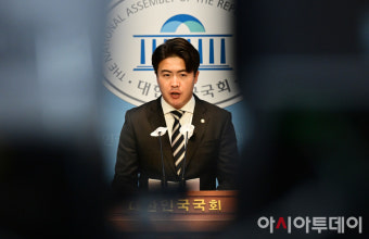 [포토] 오영환 새로운미래 총괄선대위원장 긴급 기자회견