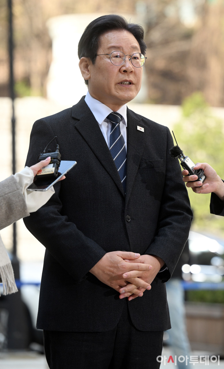 이재명, 윤석열 파면 촉구대회 참석에 강력 비판 및 민주주의 회복 촉구