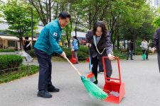 [포토] 마포구, 16개 동에서 지역 전역 대청소 실시