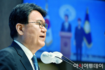 [포토] 당선 소감과 포부 밝히는 황운하 신임 원내대표