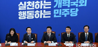 [포토] 원내대책회의 주재하는 박찬대 원내대표