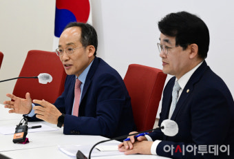 [포토] 추경호 원내대표 '휴일 기자간담회'