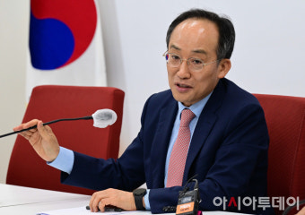 [포토] 추경호 국민의힘 원내대표 취재진 질문에 답변