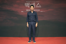 [문화人]맥베스로 돌아온 황정민 "연극은 배우의 예술"