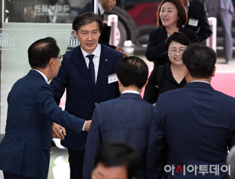 [포토] 초선의원 의정연찬회 참석하는 조국 대표