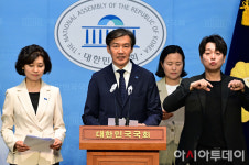 [포토] 조국 尹, 2년 동안 거부권 9번…이승만 길 따라가