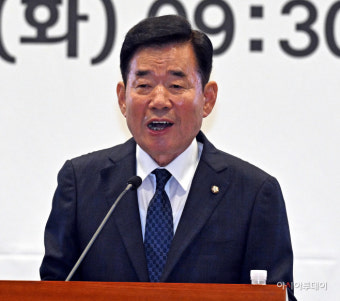 김진표 “진영 주장에 이의 제기하면 ‘수박’ 규정… 대의민주주의 위기”