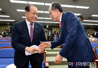 [포토] 인사 나누는 황우여-추경호