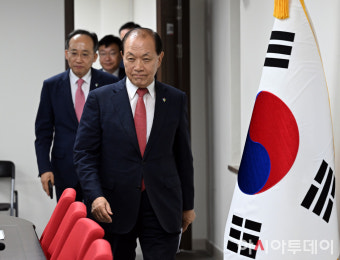 [포토] 비대위 회의 참석하는 황우여·추경호
