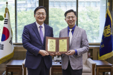 송재용 서울대 교수, 예비 경영학자 양성 위해 1억4000만원 기부