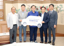 문경축산농협, 문경시니어클럽에 경승용차 1대 기탁