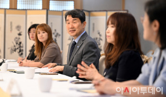 [포토]함께차담회, 현장의 목소리듣는 이주호 부총리