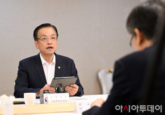 [포토]대외경제장관회의에서 발언하는 최 부총리