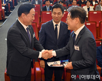 [포토] 손잡은 이재명·김두관