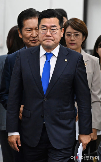 [포토] 최고위 참석하는 박찬대 직무대행