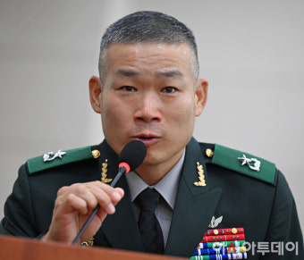 [포토] 답변하는 김동혁 국방부 검찰단장