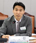[포토]제1회 아시아투데이 보험세미나에서 발언하는 유명신 팀장